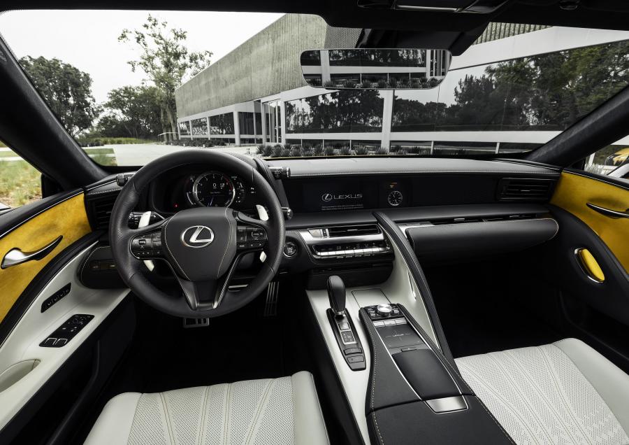 Торпедо Lexus LC500 Inspiration Concept 2018 года  (фото 10 из 15)